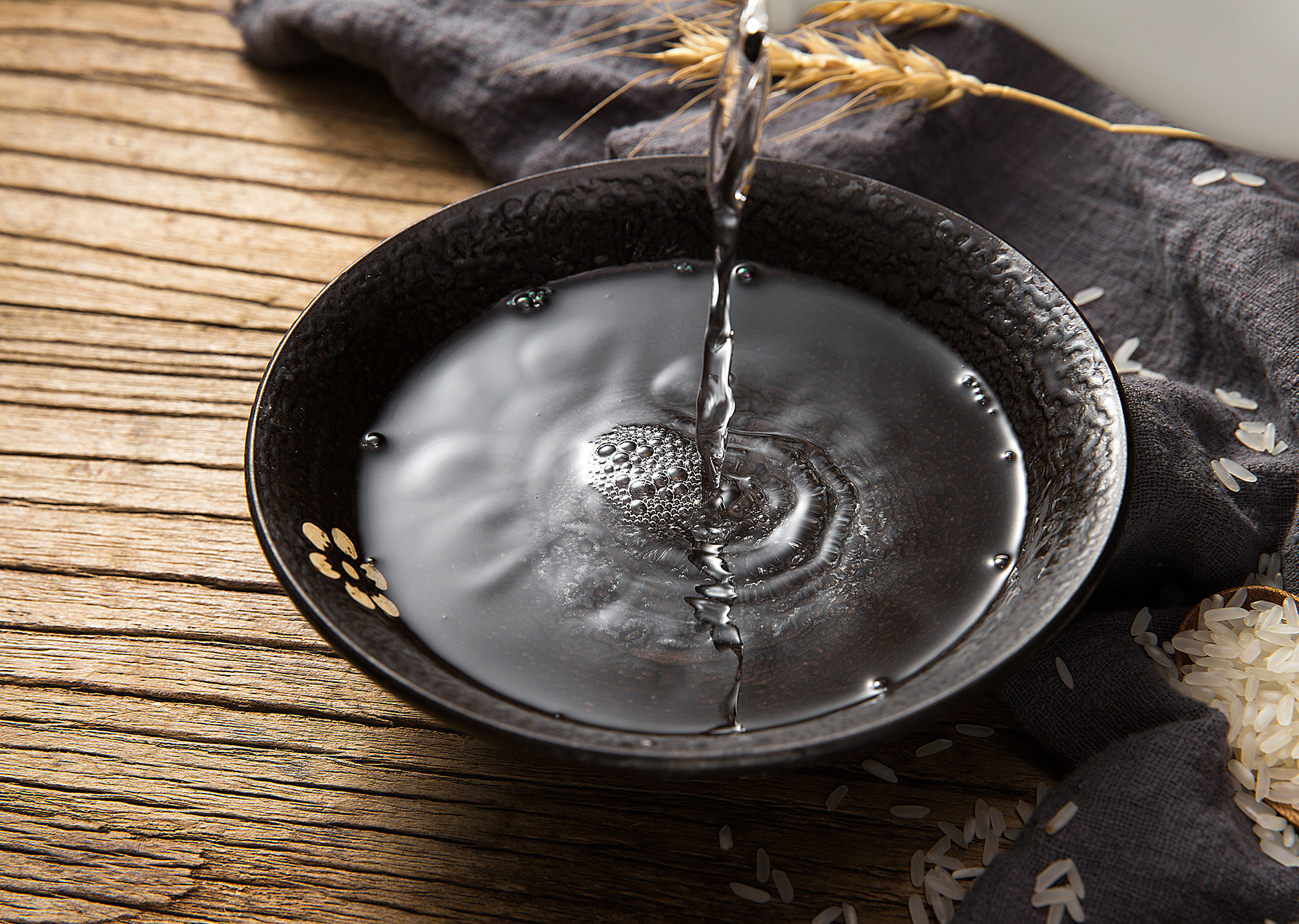 品味時光韻味 花山迷窖白酒場景圖拍攝的藝術與情感