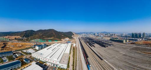 邁入“陸港時代” 山城懷化跑出外貿“加速度”與箱包銷售新路徑